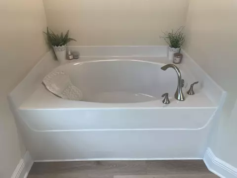 Bath - 124 Ridgeway Cir, Crestview, FL 32536 photo 2 of 3