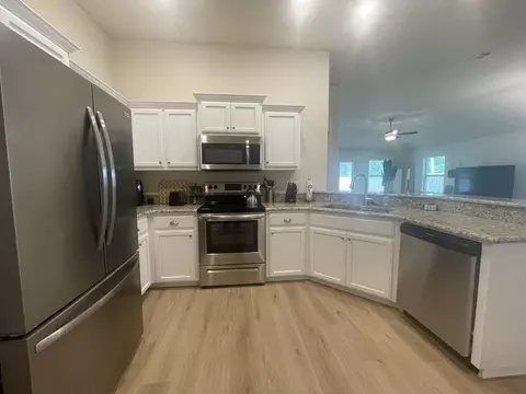Kitchen - 124 Ridgeway Cir, Crestview, FL 32536 photo 2 of 2