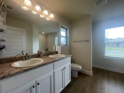 Bath - 124 Ridgeway Cir, Crestview, FL 32536 photo 1 of 3