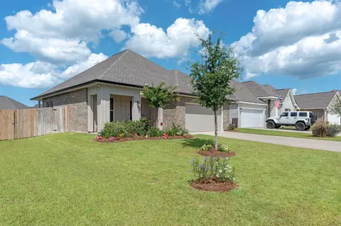Exterior - 160 Hydrangea Blvd, Freeport, FL 32439 photo 2 of 10
