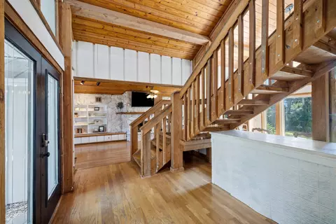 Entry Way - 35 Warwick Dr, Shalimar, FL 32579 photo 4 of 9
