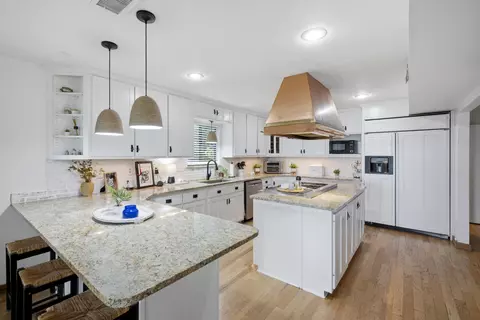 Kitchen - 35 Warwick Dr, Shalimar, FL 32579 photo 2 of 5