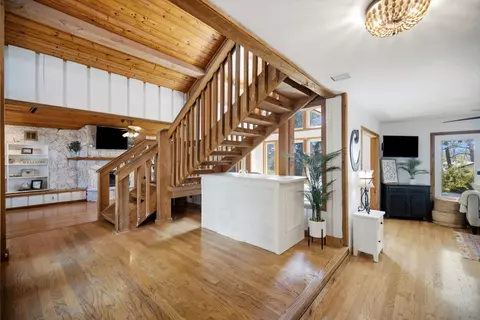 Entry Way - 35 Warwick Dr, Shalimar, FL 32579 photo 2 of 9
