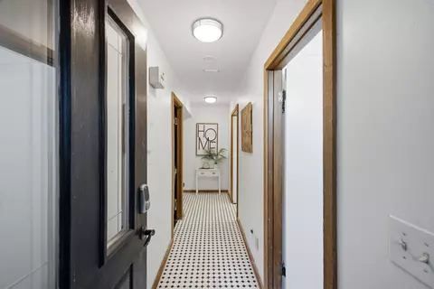 Entry Way - 35 Warwick Dr, Shalimar, FL 32579 photo 8 of 9