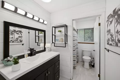 Bath - 35 Warwick Dr, Shalimar, FL 32579 photo 6 of 8