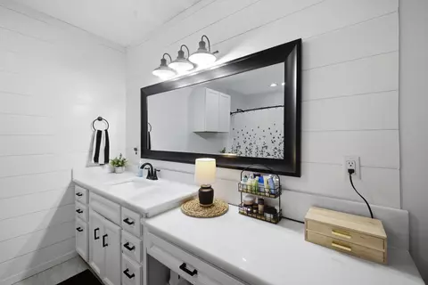 Bath - 35 Warwick Dr, Shalimar, FL 32579 photo 1 of 8