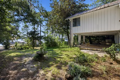 Exterior - 35 Warwick Dr, Shalimar, FL 32579 photo 2 of 16