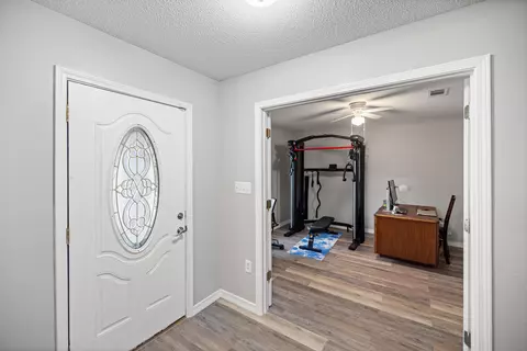 Entry Way - 2652 Paddock Cir, Crestview, FL 32536 photo 4 of 7