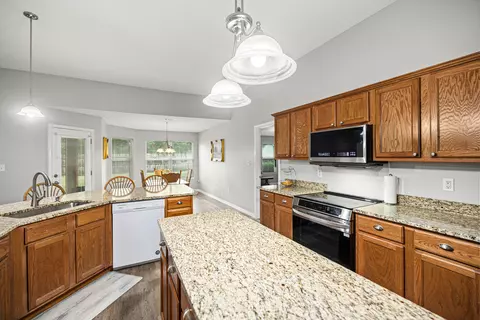 Kitchen - 2652 Paddock Cir, Crestview, FL 32536 photo 2 of 11