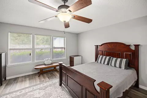 Bedroom - 2652 Paddock Cir, Crestview, FL 32536 photo 8 of 9