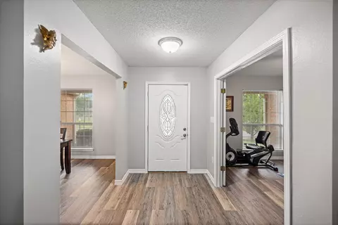 Entry Way - 2652 Paddock Cir, Crestview, FL 32536 photo 2 of 7