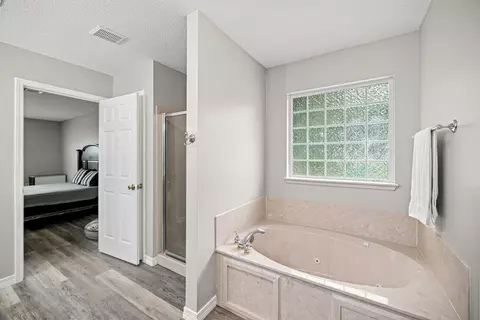 Bath - 2652 Paddock Cir, Crestview, FL 32536 photo 6 of 8