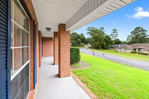Exterior - 2652 Paddock Cir, Crestview, FL 32536 photo 5 of 24