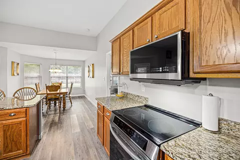 Kitchen - 2652 Paddock Cir, Crestview, FL 32536 photo 6 of 11