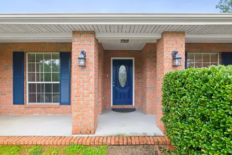 Exterior - 2652 Paddock Cir, Crestview, FL 32536 photo 2 of 24
