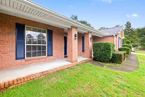 Exterior - 2652 Paddock Cir, Crestview, FL 32536 photo 6 of 24
