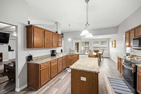Kitchen - 2652 Paddock Cir, Crestview, FL 32536 photo 1 of 11