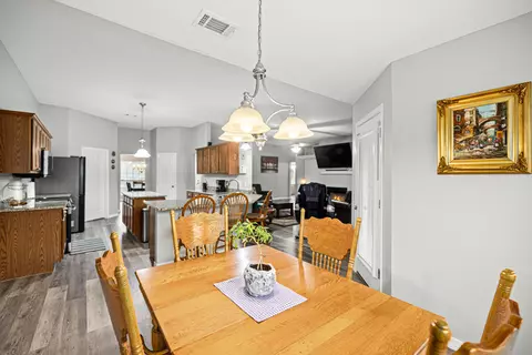 Dining - 2652 Paddock Cir, Crestview, FL 32536 photo 5 of 5