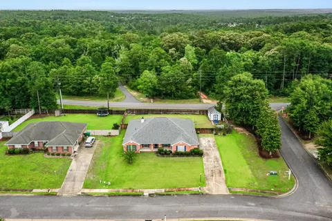 View/Area - 2652 Paddock Cir, Crestview, FL 32536 photo 4 of 9