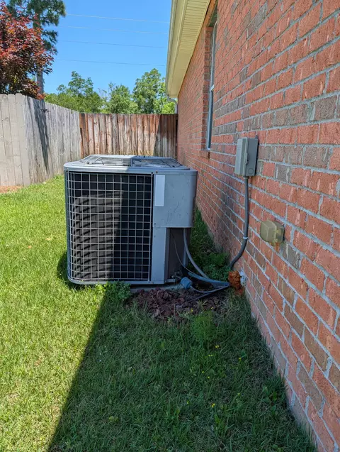 Exterior - 2652 Paddock Cir, Crestview, FL 32536 photo 3 of 24