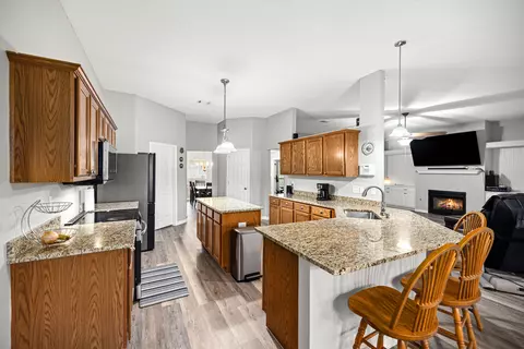 Kitchen - 2652 Paddock Cir, Crestview, FL 32536 photo 10 of 11