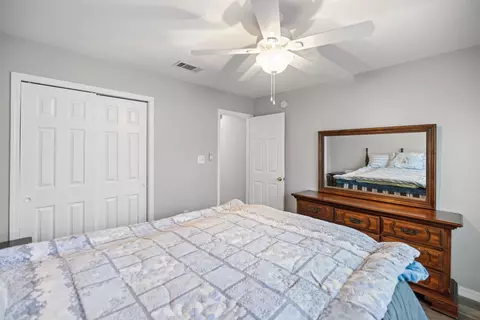 Bedroom - 2652 Paddock Cir, Crestview, FL 32536 photo 2 of 9