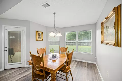 Dining - 2652 Paddock Cir, Crestview, FL 32536 photo 3 of 5