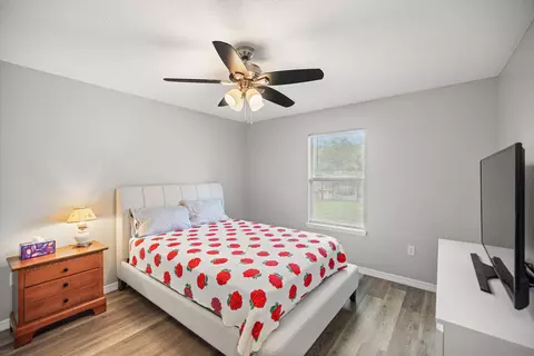 Bedroom - 2652 Paddock Cir, Crestview, FL 32536 photo 5 of 9