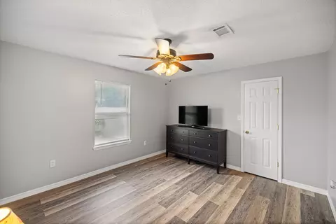 Bedroom - 2652 Paddock Cir, Crestview, FL 32536 photo 4 of 9