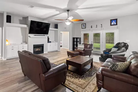 Living - 2652 Paddock Cir, Crestview, FL 32536 photo 1 of 3