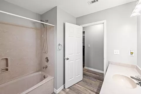 Bath - 2652 Paddock Cir, Crestview, FL 32536 photo 1 of 8