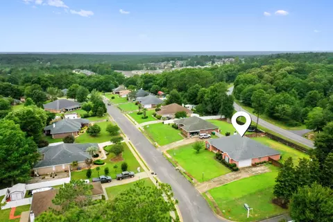 View/Area - 2652 Paddock Cir, Crestview, FL 32536 photo 6 of 9