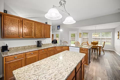 Kitchen - 2652 Paddock Cir, Crestview, FL 32536 photo 8 of 11