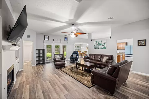 Living - 2652 Paddock Cir, Crestview, FL 32536 photo 3 of 3