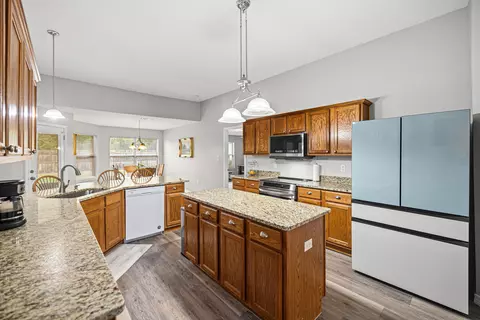 Kitchen - 2652 Paddock Cir, Crestview, FL 32536 photo 3 of 11