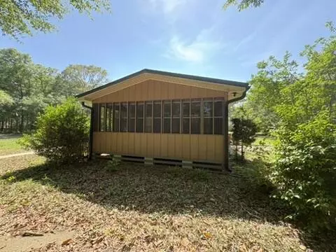 Exterior - 1540 Texas Pkwy, Crestview, FL 32536 photo 6 of 8