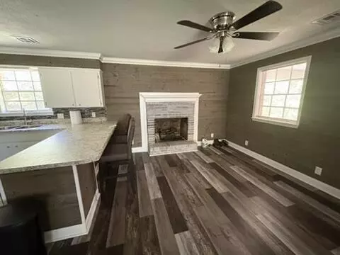 Living - 1540 Texas Pkwy, Crestview, FL 32536 photo 2 of 2