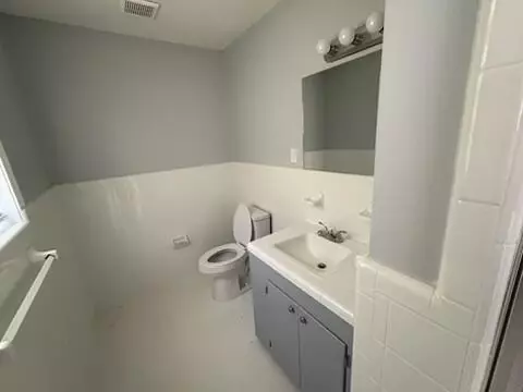 Bath - 1540 Texas Pkwy, Crestview, FL 32536 photo 1 of 3