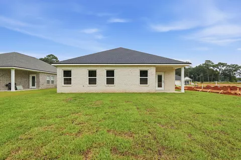Exterior - 2827 Blackbird Ct, Crestview, FL 32539 photo 4 of 6
