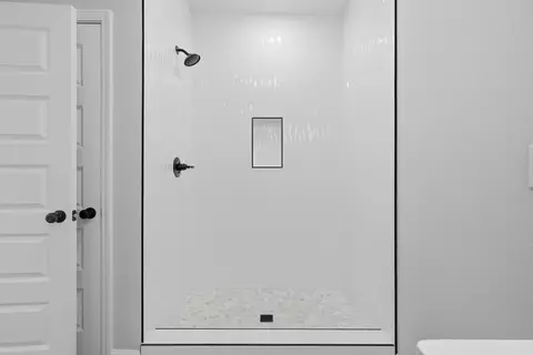 Bath - 2827 Blackbird Ct, Crestview, FL 32539 photo 2 of 4
