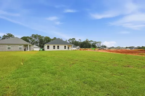 Exterior - 2827 Blackbird Ct, Crestview, FL 32539 photo 5 of 6