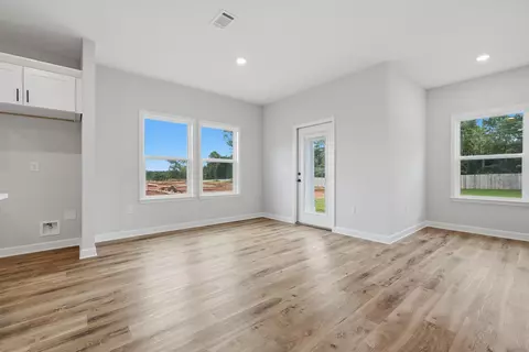 Living - 2827 Blackbird Ct, Crestview, FL 32539 photo 1 of 4