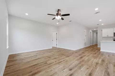 Living - 2827 Blackbird Ct, Crestview, FL 32539 photo 2 of 4