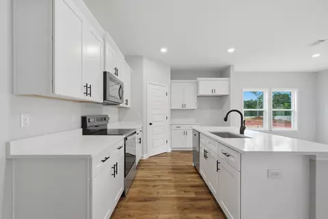 Kitchen - 2827 Blackbird Ct, Crestview, FL 32539 photo 1 of 3