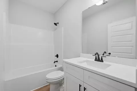 Bath - 2827 Blackbird Ct, Crestview, FL 32539 photo 4 of 4
