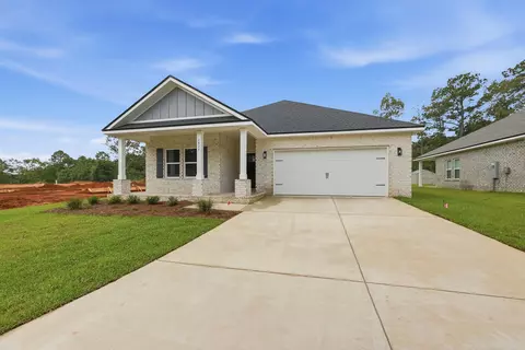Exterior - 2827 Blackbird Ct, Crestview, FL 32539 photo 2 of 6