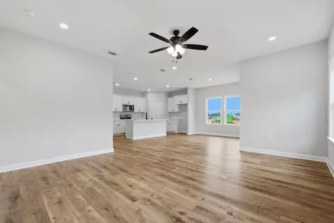 Living - 2827 Blackbird Ct, Crestview, FL 32539 photo 3 of 4