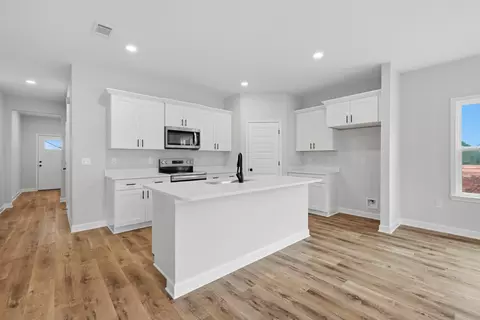 Kitchen - 2827 Blackbird Ct, Crestview, FL 32539 photo 3 of 3