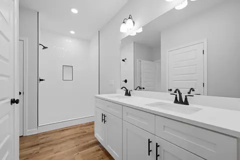 Bath - 2827 Blackbird Ct, Crestview, FL 32539 photo 3 of 4