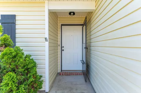 Entry Way - 315 Apple Dr, Crestview, FL 32536 photo 1 of 3